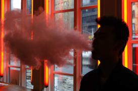 E-cigarette : le vapotage bientôt interdit au travail 