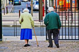 Vitamine D : des doses élevées augmentent le risque de chutes