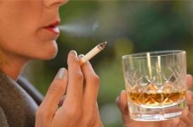 Pour arrêter de fumer, mieux vaut aussi arrêter de boire ! 