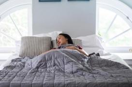Mieux dormir : ce type de couverture peut vous aider