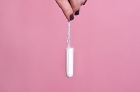 Syndrome du choc toxique : porter un tampon plus de six heures multiplie les risques 