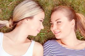 Les rapports sexuels entre femmes de plus en plus fréquents