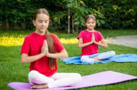 Cancer : le yoga bénéfique pour les jeunes malades et les parents