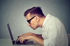 Douleurs au cou : gare à votre position devant l’ordinateur !