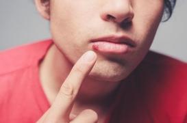 Alzheimer: un lien avec l’herpès dont le traitement réduit le risque