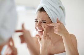 Acné adolescente : vers de nouveaux traitements plus adaptés 