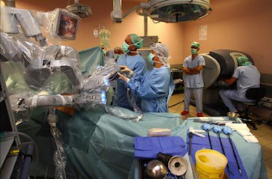 La chirurgie robotisée offre peu d\'avantages au patient 
