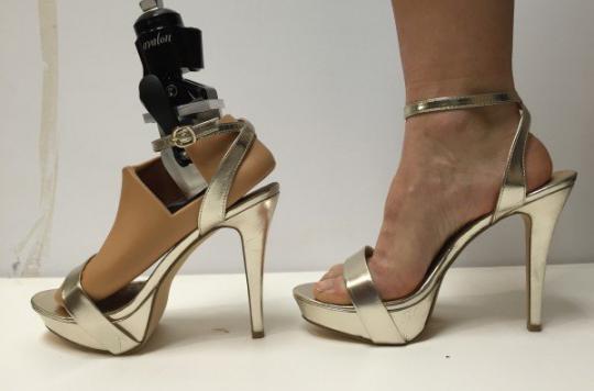 Handicap : une prothèse de pied pour porter des talons