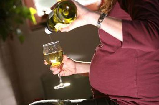 Une femme enceinte sur dix boit de l'alcool