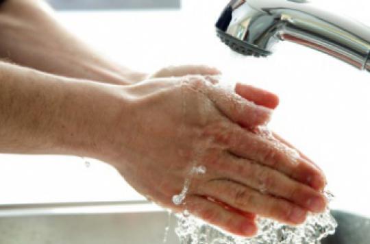 Toilettes : 1 salarié sur 2 ne se lave pas les mains