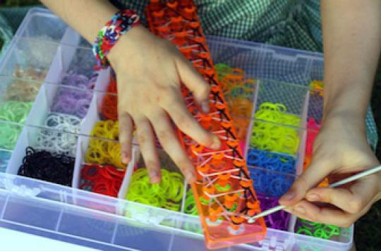 Bracelets Rainbow Loom : des contrefaçons toxiques