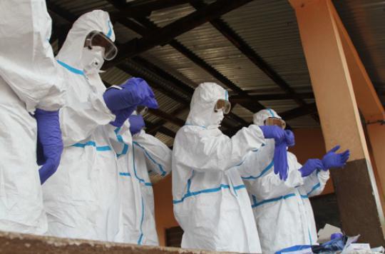 Ebola : des espoirs de traitement pour la Française contaminée