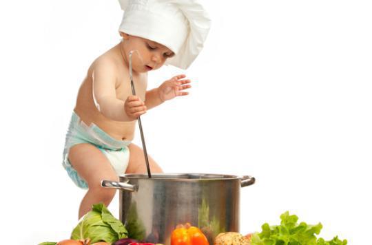 Aliments pour bébés : les produits industriels aussi bons que le fait maison 