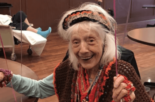 À 102 ans, elle survit deux fois à la Covid-19