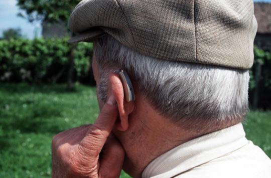 Les prothèses auditives contribuent à retarder le déclin cognitif