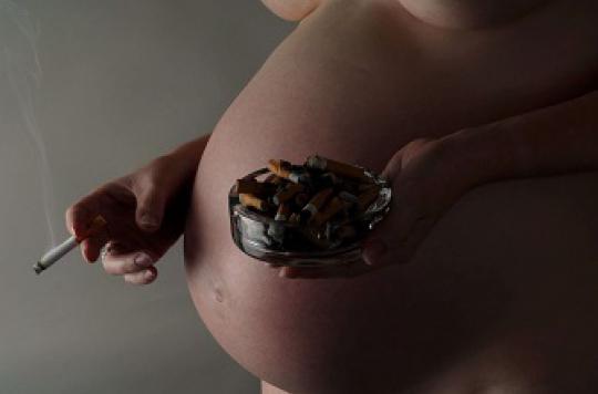 Grossesse et tabac : la vitamine C pour protéger les poumons du bébé ?