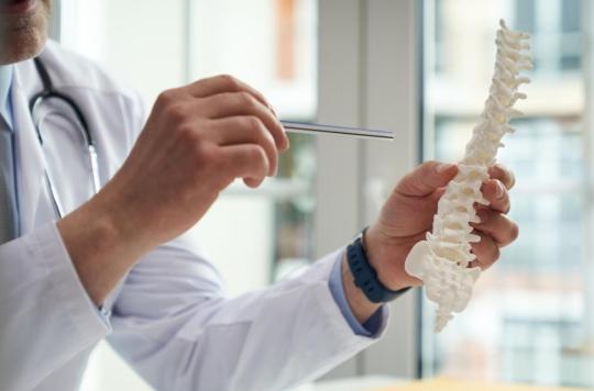 Ostéoporose : comment préserver la colonne vertébrale ?