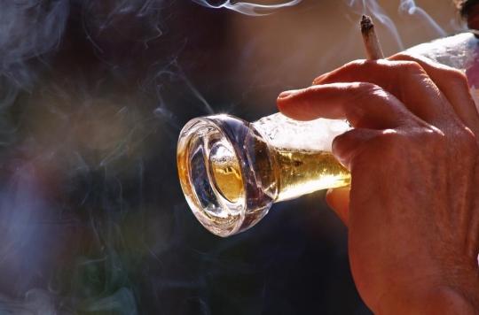 Osteoporose Fumer Et De Boire De L Alcool Peut Augmenter Le Risque Osteoporose Fumer Et De Boire De L Alcool Peut Augmenter Le Risque