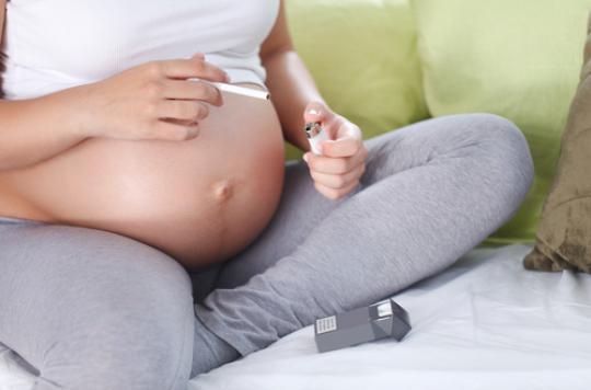 Grossesse : le tabagisme induit des modifications de l'ADN du foetus 