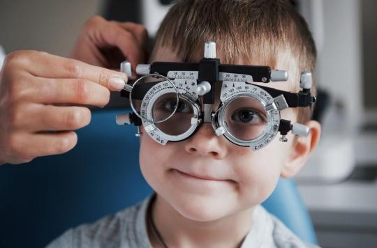 Porter des lunettes améliorerait les performances scolaires
