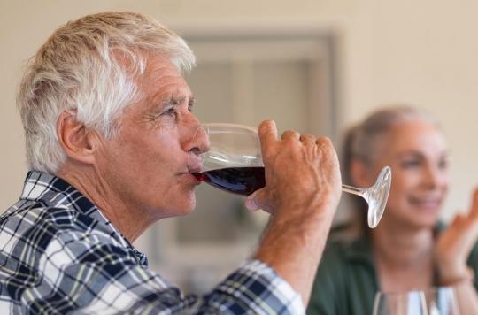 Un composé présent dans le vin rouge permettrait de vieillir en bonne santé 