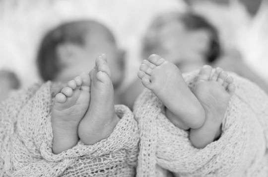 Comment la génétique différencie les vrais jumeaux 