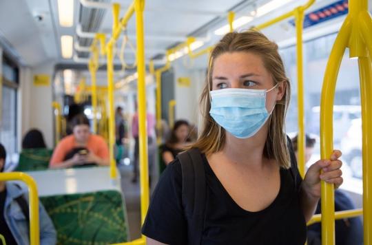 Coronavirus : le port obligatoire du masque dans les lieux publics est « à l’étude »
