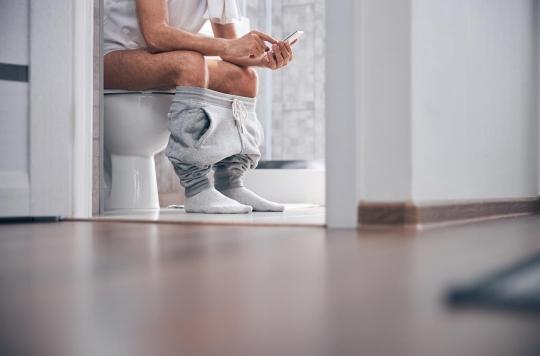 Pourquoi uriner assis serait meilleur pour la santé des hommes