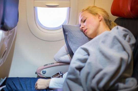 Voyages en avion : au décollage et à l'atterrissage, ce n'est pas le moment de dormir !