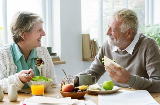 Diminuer ses apports caloriques de 15% pourrait prévenir le vieillissement
