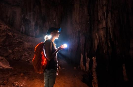 Confinés 40 jours dans une grotte sans lumière et sans horloge  : les participants sortent demain