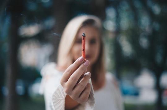 Ménopause : de plus en plus de femmes consomment du cannabis pour gérer les symptômes