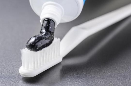 Hygiène : vous brosser les dents avec du dentifrice au charbon végétal est une très mauvaise idée