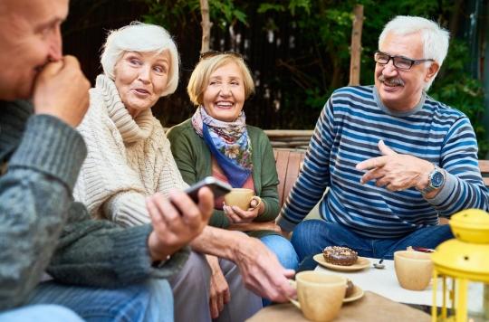 Démence : avoir une vie sociale active à 60 ans diminuerait le risque