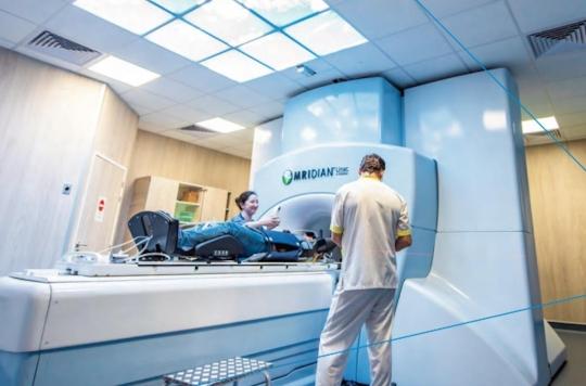 Qu'est-ce que le MRIdian, la machine de pointe qui a traité le double cancer de Bernard Tapie ? 