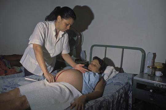 La mortalité maternelle a chuté de moitié en 25 ans