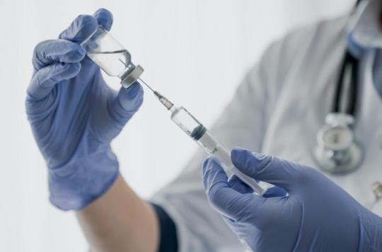 AstraZeneca : la vaccination reprend en France pour les plus de 55 ans