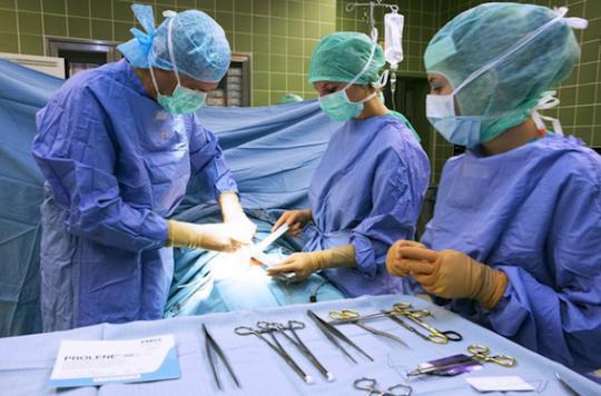 Poitiers : les futurs chirurgiens s'exercent sur des cadavres animés