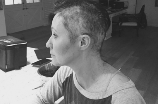 Cancer du sein : Shannen Doherty se rase les cheveux sur Instagram