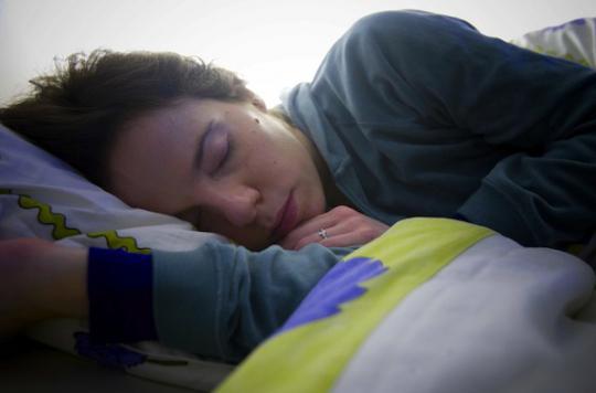 Sleep: going to bed late promotes weight gain
