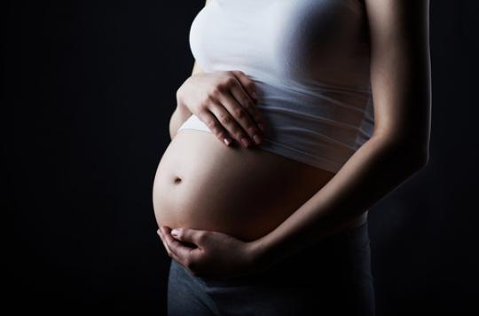 Grossesse : un foetus se développe en partie hors de l’utérus