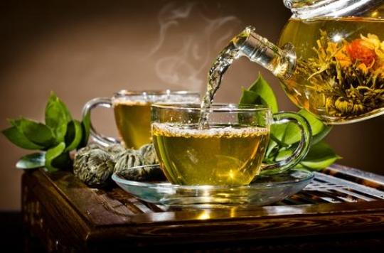 Boire du thé chaud augmente les risques de cancer de l’oesophage 