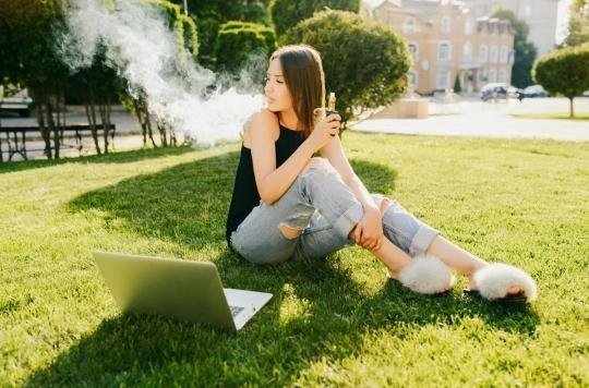 Cigarette électronique : pourquoi les jeunes sont-ils si attirés? 