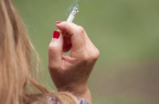 Tabac : le stress génère une envie plus forte de fumer chez les femmes 