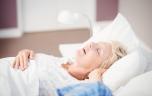 Ronflements après 50 ans : un risque élevé d'apnée du sommeil chez les femmes 