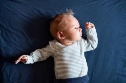 Bébés : comment éviter le syndrome de la “tête plate”