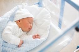Royaume-Uni : un bébé naît encore enveloppé dans sa poche de liquide amniotique