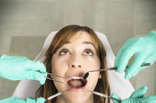 Dentistes : en colère contre le plafonnement des tarifs 