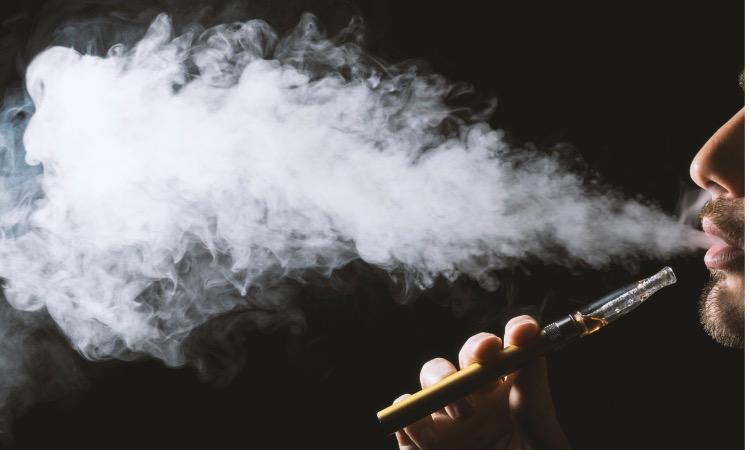 Cigarette électronique : des produits cancérigènes seraient inhalés par les consommateurs 