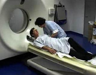 La réalisation d'un  scanner cranien